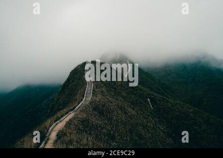 Immagine panoramica dell'area montana di Binh Lieu nella provincia di Quang Ninh, nel nord-est del Vietnam. Questa è la regione di confine del Vietnam - Cina. Foto Stock