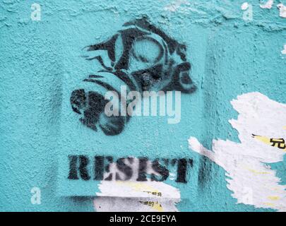 Hong Kong, Cina: 29 Feb, 2020. Opere d'arte di protesta di Hong Kong nel centro di Hong Kong. Il lavoro è sulla parete esterna del ristorante lo Yau Kee (老友記). Alamy Stoc Foto Stock