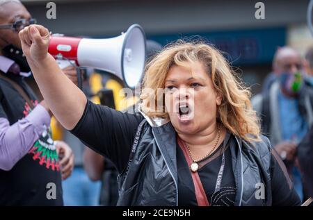 Londra, Regno Unito. 30 agosto 2020. Milioni di persone marciano da Notting Hill a Marble Arch. Protestare contro la brutalità della polizia negli Stati Uniti e nel Regno Unito Credit: Neil Foto Stock