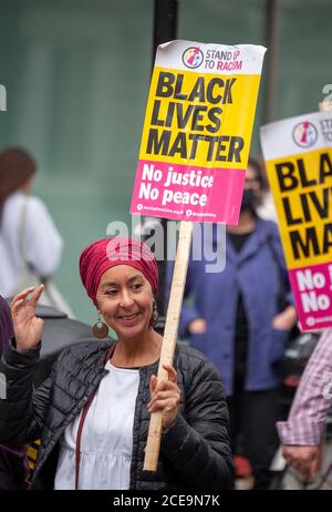 Londra, Regno Unito. 30 agosto 2020. Milioni di persone marciano da Notting Hill a Marble Arch. Protestare contro la brutalità della polizia negli Stati Uniti e nel Regno Unito Credit: Neil Foto Stock