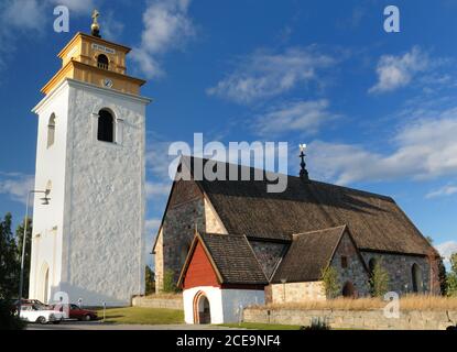 Chiesa di Gambelstad vicino Lulea in UN giorno estivo soleggiato Con alcune nuvole nel cielo Foto Stock