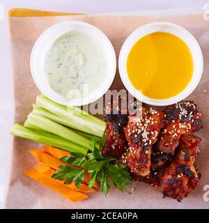 pollo disossato al barbecue di bufalo con salsa ranch Foto Stock