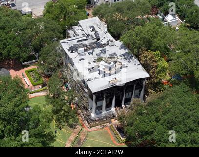 Austin, Texas, 8 giugno 2008: Antenne della residenza del governatore del Texas nel centro di Austin, dove un sospetto incendio della mattina presto distrusse gran parte dell'edificio. Gli investigatori sospettano l'arson nella beatura che ha distrutto la struttura di 152 anni. ©Bob Daemmrich Foto Stock