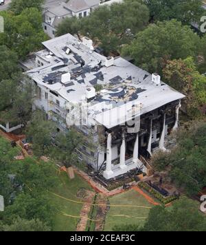 Austin, Texas, 8 giugno 2008: Antenne della residenza del governatore del Texas nel centro di Austin, dove un sospetto incendio della mattina presto distrusse gran parte dell'edificio. Gli investigatori sospettano l'arson nella beatura che ha distrutto la struttura di 152 anni. ©Bob Daemmrich/ Foto Stock