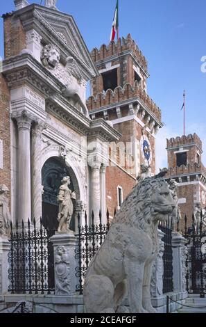 Porta di Venezia dell'arsenale navale Foto Stock