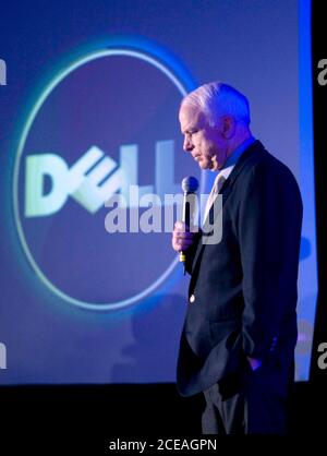 Round Rock, Texas 29 febbraio 2008: Il candidato presidenziale repubblicano John McCain parla ai dipendenti di Dell computer a Round Rock venerdì mattina. ©Bob Daemmrich Foto Stock