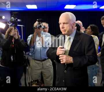 Round Rock, Texas 29 febbraio 2008: Il candidato presidenziale repubblicano John McCain parla ai dipendenti di Dell computer a Round Rock venerdì mattina. ©Bob Daemmrich/ Foto Stock