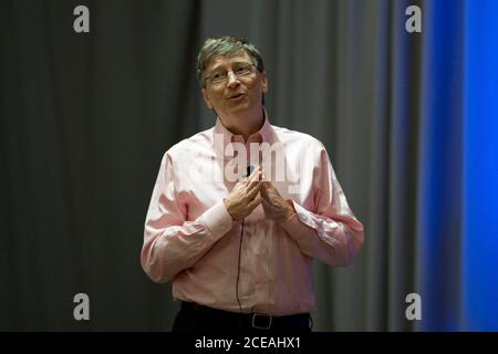 Austin, Texas USA, 20 febbraio 2008: Il presidente di Microsoft Bill Gates parla del futuro del computing e di Microsoft, dove si ritirerà ufficialmente dalle mansioni quotidiane, durante un discorso all'Università del Texas ad Austin. ©Bob Daemmrich Foto Stock