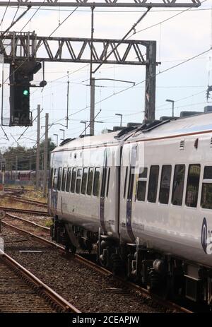 Treni Nord classe 158 Express Sprinter dmu con treno fantasma o parlamentare che parte dalla stazione ferroviaria di Carnforth il 31 agosto 2020. Foto Stock