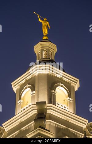 Una statua dell'angelo, Moroni, sulla guglia del tempio Tijuana della Chiesa di Gesù Cristo dei Santi degli ultimi giorni (Mormon), che è stato aperto nel 201 Foto Stock