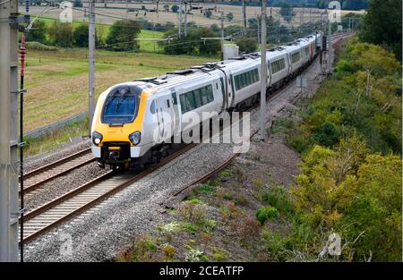 Avanti West Coast Class 221 Super Voyager Set 221101 passa Blisworth sulla West Coast Main Line nel Northamptonshire, Regno Unito Foto Stock