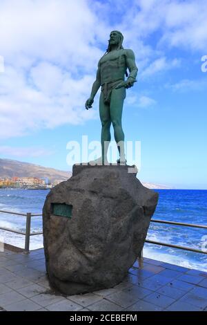 Statua di una Guanche situata a Candelaria, Tenerife, Isole Canarie, Spagna. Foto Stock