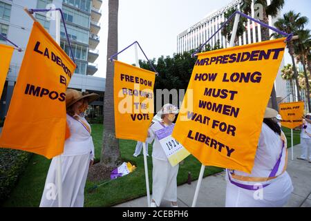Long Beach, CA, USA - Long Beach suffrage 100 Silent Sentinels Centennial Celebration on Women's Equality Day, 26 agosto 2020, festeggiando il centesimo Foto Stock