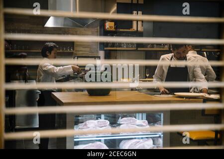 Cucina nel ristorante Foto Stock