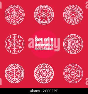 Set di 8 fiocchi di neve astratti decorativi, disegnati a mano Illustrazione Vettoriale