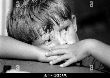 Rifugiati bosniaci alla St Peter’s School di Northampton. 18 agosto 1992. Foto: Neil Turner Foto Stock