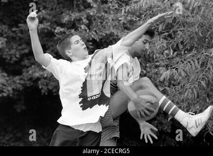 Rifugiati bosniaci alla St Peter’s School di Northampton. 18 agosto 1992. Foto: Neil Turner Foto Stock