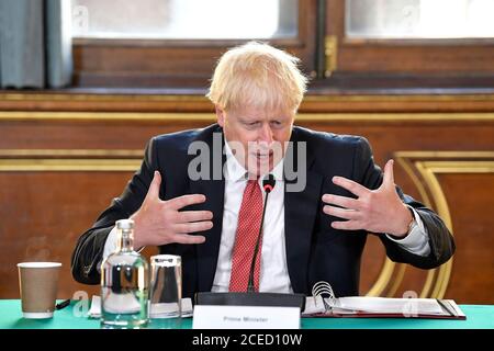 Il primo Ministro Boris Johnson presiede una riunione del Gabinetto presso l'ufficio degli Esteri e del Commonwealth di Londra, prima che i parlamentari tornino a Westminster dopo la pausa estiva. Foto Stock