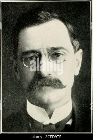 . Uomini che hanno fatto San Francisco. George H. Cabaniss GEORGE HENRY CABANISS. Giudice della Corte superiore, è stato nella vita pubblica in California per molti anni. Suo padre, Thomas T. Cabaniss, fu uno dei pionieri del 1849. Il giudice Cabaniss è nato a Yreka, nella contea di Siskiyou, il 11 novembre 1861. Hewas si laureò all'Hastings College of Law nel 1884, e iniziò immediatamente il prac-tice della sua professione. Per due anni è stato un procuratore attorneyin i tribunali di polizia, e poi è stato eletto presso l'ufficio di giudice di polizia, che ha tenuto per nove anni, quando è stato eletto al superiore. Era sposato Foto Stock