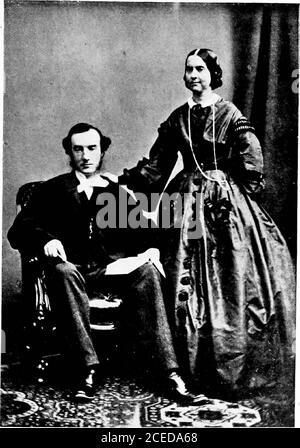 . George Meredith; la sua vita e gli amici in relazione al suo lavoro. Irits, il 16, dal RydePier Hotel a William Hardman. Dal 7 settembre è stato con il suo amico, Johnson, un broker bulUon, al George Inn, Marlow, e più tardi a Hoddesdon, da dove ha visitato Hatfieldand Panshanger. Fu costretto a estendere l'assenze da Copham Cottage per diversi settimane, a causa dei suoi casalingsmallpox nipote sviluppatisi lì. Per lo stesso motivo decise di mandare a scuola il figlio Arthur, ora di nove anni. Venne a questa decisione, a parte con l'unica persona che amava, molto relu Foto Stock