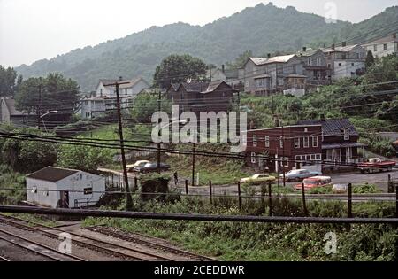 BLUEFIELD OLTRE ALLE FERROVIE, WEST VIRGINIA, STATI UNITI, ANNI '70 Foto Stock
