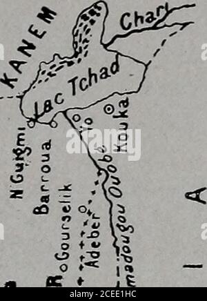 . Les Colonies français. Médine. niees, portant le titre de lieutenant-gouverneur, assisté dun secré-taire général. Elle se divise en deux parties, savoir : 1° les cercles dadmi-nistration civile ; 2° le territoire militaire du Niger, qui comprendles circonciliation anciennes des 1er et 3e territoires. Le territoire militaire du Niger est amministé sous lautoritédu lieutenant-gouverneur, par un officier supérieur portant le titende commandant du territoire militaire. Un Conseil dAdministration fonctionne au chef-lieu, compositédes principaux chefs de Services et de trois habitants notables nom Foto Stock