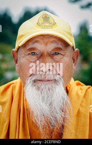 Monaco buddista, lama Yeshe Losal Rinpoche, al monastero tibetano di Samye Ling, vicino a Lockerbie, Dumfries e Galloway, Scozia, Regno Unito. Foto Stock