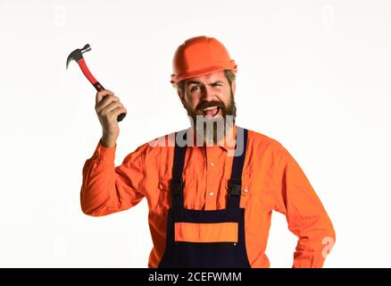 Impulso per i cambiamenti. Suggerimenti essenziali per un corretto utilizzo del martello. Requisiti per i progetti. Tetto di riparazione professionale. Lavoro tecnico. Uomo maturo bearded in uniforme. Ragazzo con martello. Buon martello. Foto Stock