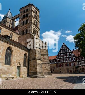 Esslingen, BW / Germania - 21 luglio 2020: La chiesa storica di St. Dionys nel centro storico di Esslingen am Neckar Foto Stock