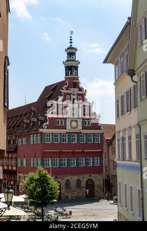 Esslingen, BW / Germania - 21 luglio 2020: Vista sulla piazza e sul municipio di Esslingen Foto Stock