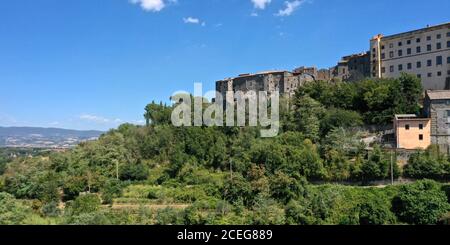 Veduta aerea del villaggio di Bomarzo. Provincia di Viterbo, Lazio / Italia Foto Stock