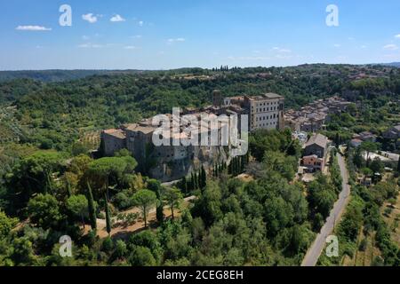 Veduta aerea del villaggio di Bomarzo. Provincia di Viterbo, Lazio / Italia Foto Stock