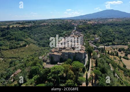 Veduta aerea del villaggio di Bomarzo. Provincia di Viterbo, Lazio / Italia Foto Stock