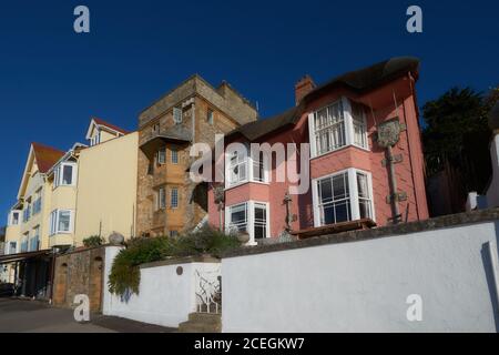 Bella storica Lyme Regis Dorset UK. Sito UNESCO, famosa spiaggia fossile il Cobb. Spiagge di sabbia e ghiaia sulla costa sud-occidentale. Passeggiata Foto Stock