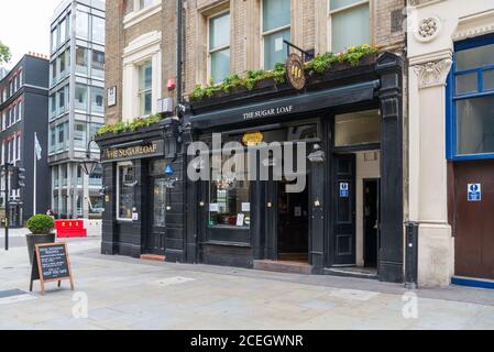 Il pub Sugar Loaf in Cannon Street, City of London, England, UK Foto Stock