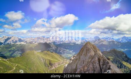 Vista aerea dei Monti dolomitici da Marmolada, Italia. Foto Stock