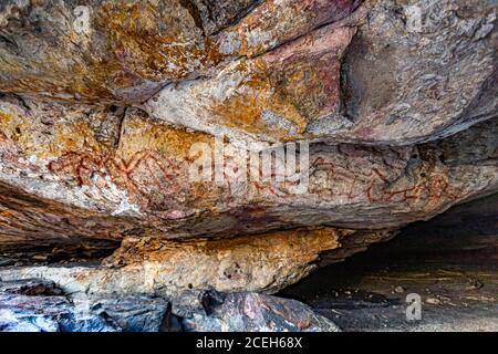 Safari Aborigeno di Pittura Rock con Sab Lord Foto Stock