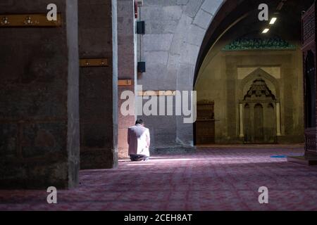 Uomini musulmani nella moschea Foto Stock