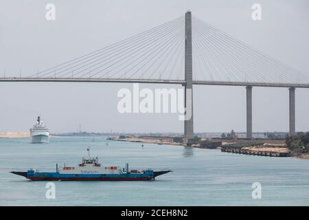 Egitto, canale di Suez a El-Qantara. Il Mubarak Peace Bridge (noto anche come Egyptian-Japanese Friendship Bridge, al Salam Bridge, o al Salam Peace Bridge. Foto Stock