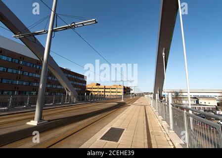 Moderno ponte della rete tranviaria Foto Stock