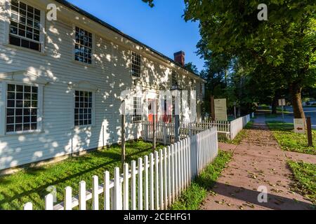 Centro visitatori presso Hall Tavern, Old Main St, Historic Deerfield, Deerfield, Massachusetts, USA Foto Stock