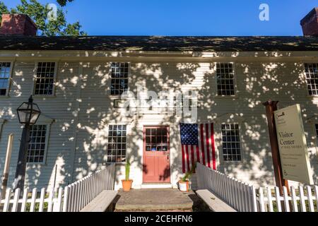 Centro visitatori presso Hall Tavern, Old Main St, Historic Deerfield, Deerfield, Massachusetts, USA Foto Stock