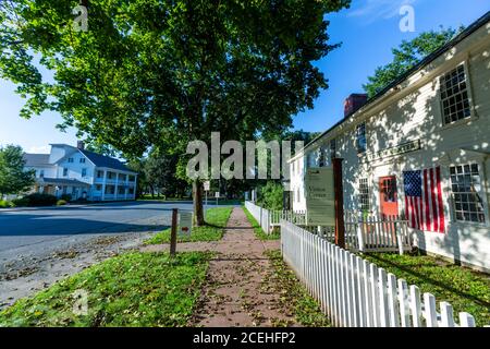 Centro visitatori presso Hall Tavern, Old Main St, Historic Deerfield, Deerfield, Massachusetts, USA Foto Stock