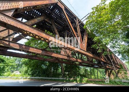 Ponte ferroviario che attraversa il fiume Deerfield, Deerfield, Massachusetts, Stati Uniti Foto Stock