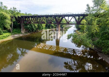 Ponte ferroviario che attraversa il fiume Deerfield, Deerfield, Massachusetts, Stati Uniti Foto Stock