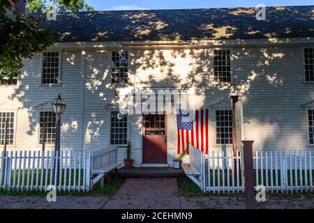 Centro visitatori presso Hall Tavern, Old Main St, Historic Deerfield, Deerfield, Massachusetts, USA Foto Stock