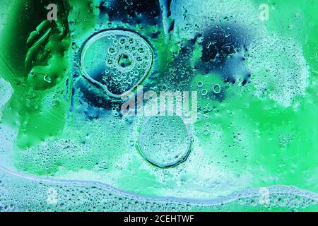 Fondo astratto di olio mescolato con acqua di colore diverso variazioni Foto Stock