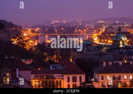 Natale nella piazza della città vecchia ceco: Staromestske namesti Praga, Repubblica Ceca Foto Stock