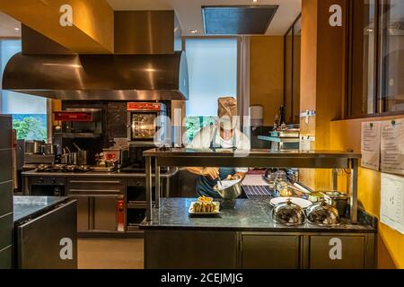 Kitchenchef Laszlo Papdi Hotel Lenkerhof, Lenk, Svizzera Foto Stock