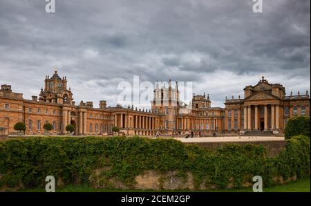 Blenheim Palace a Woodstock, Oxfordshire, la residenza principale dei Duchi di Marlborough e luogo di nascita di Winston Churchill Foto Stock